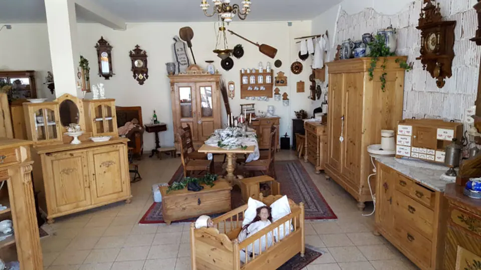 Einblick in den Antikladen Antik Mitwitz (1)