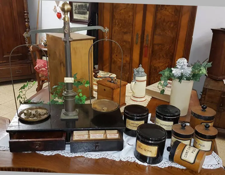 Biedermeier Apotheker Waage (Apotheker Waage 001) – Antik Mitwitz