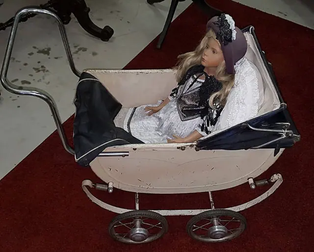 Kindermöbel & Kinderwagen bei Antik Mitwitz