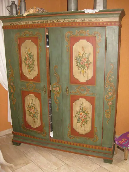 Bemalter Schrank um 1810 (Schr_Bau 009) – Antik Mitwitz
