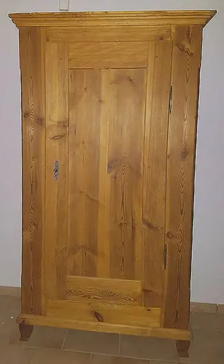 Weichholzschrank um 1820 (Schr_Bau 009) – Antik Mitwitz