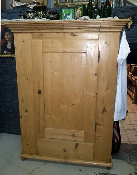 Weichholzschrank um 1840 (Schr_Bau 010) – Antik Mitwitz