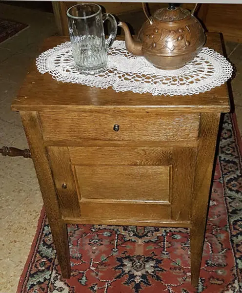 Kleines Schränkchen um 1840 (Schränkchen 001) – Antik Mitwitz
