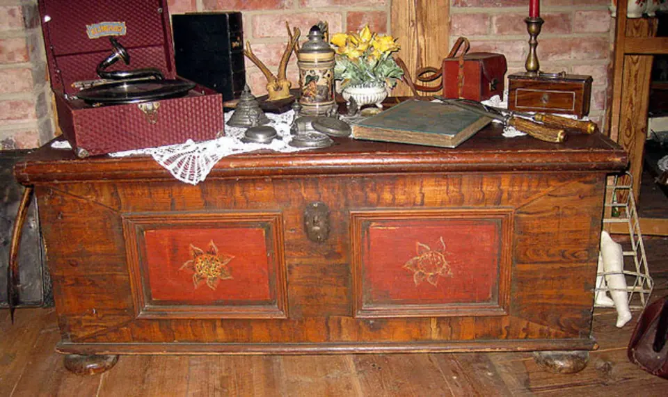 Bemalte Flachdeckeltruhe um 1800 (Truh_Bau 028) – Antik Mitwitz