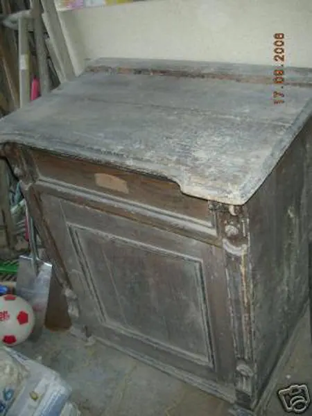 Waschschrank vor der Restaurierung