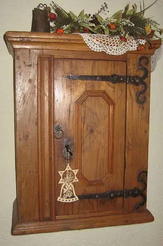 Apothekerschrank Weichholz um 1770 (WanSchr_Bar 002) – Antik Mitwitz