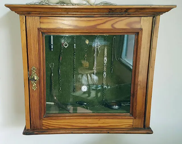 Wandschränkchen um 1850 (WanSchr_Bau 001) – Antik Mitwitz